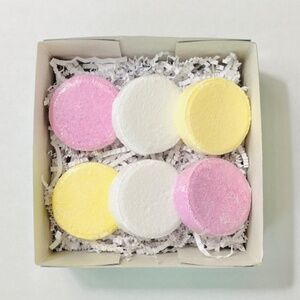Bath Fizzies Christmas Gift Set – 6 Bath Fizzies – Net WT. 7.8 oz (225g) Total.